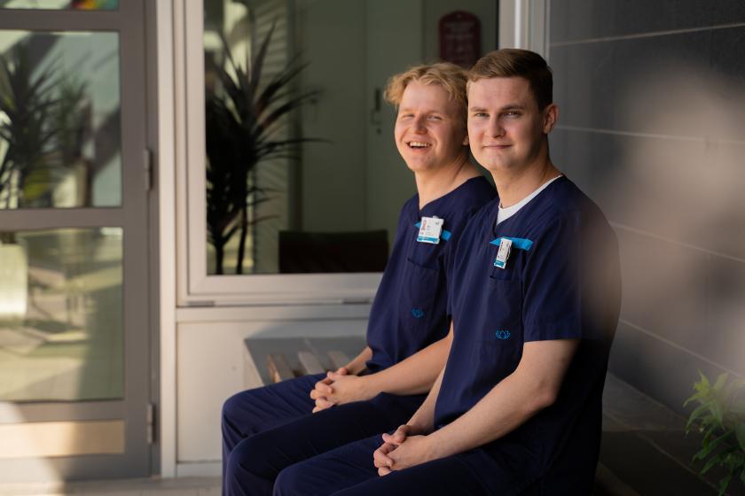 Daniel och Otto sommarjobbade som avdelningssekreterare inom HUS