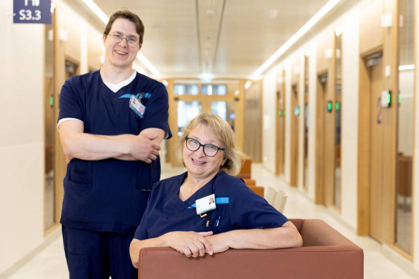 Stimulaattorihoitajat Simo Seppälä ja Taina Lahti