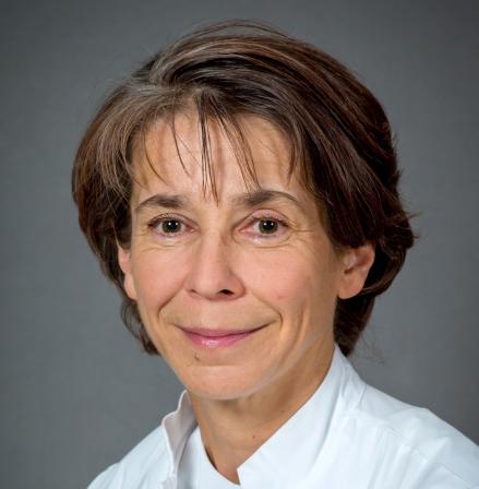 Neurokirurgian erikoislääkäri Leena Kivipelto