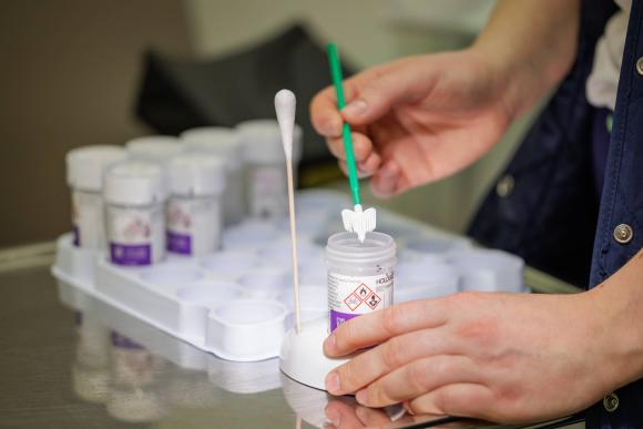 Kohdunkaulasyövän seulonnan näytteenottovälineitä