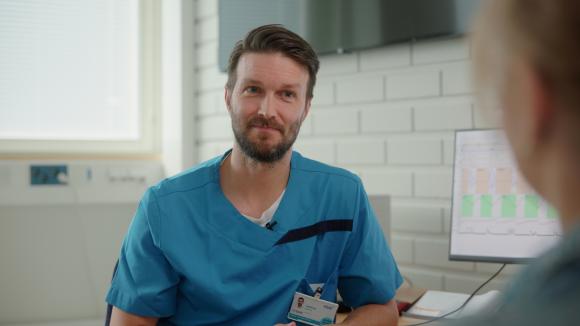 Jarkko Mäntylä vastaanotolla.