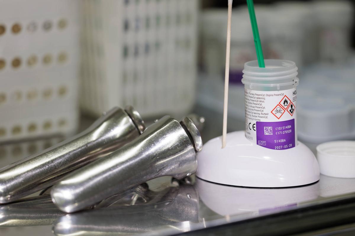 Kohdunkaulasyövän seulonnan näytteenoton välineitä