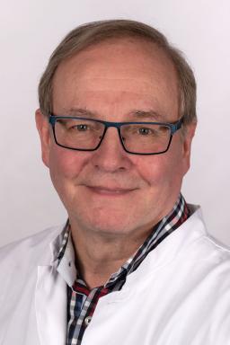 Hallinnollinen ylilääkäri Jukka Sirén.