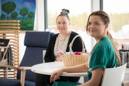 Kätilöt Jaana Tankkala ja Henna Vuollo