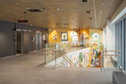 eläinteemalla kuvitettu portaikko