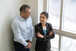 Toimitusjohtaja Matti Bergendahl ja Nicol-Maria Stefanidou.