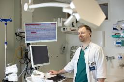 Gynekologi Otto Forsbom synnytyssalissa