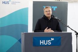 HUS verkställande direktör talar